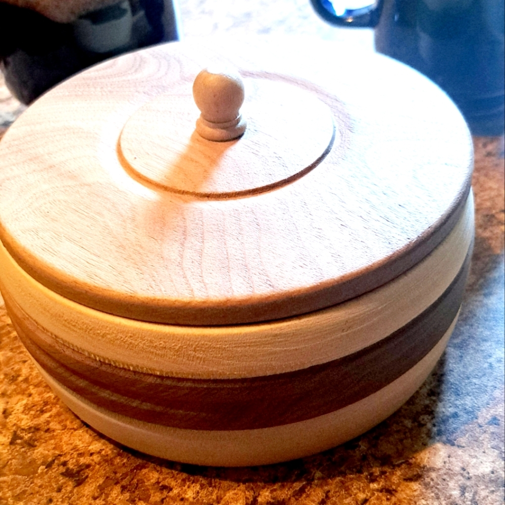 Gorgeous 2 Tone Wood Lidded Round Box. 5.5x3 Wood Tones Trinket Box Signed